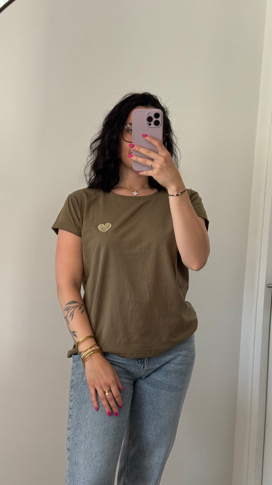T-shirt kaki coeur doré