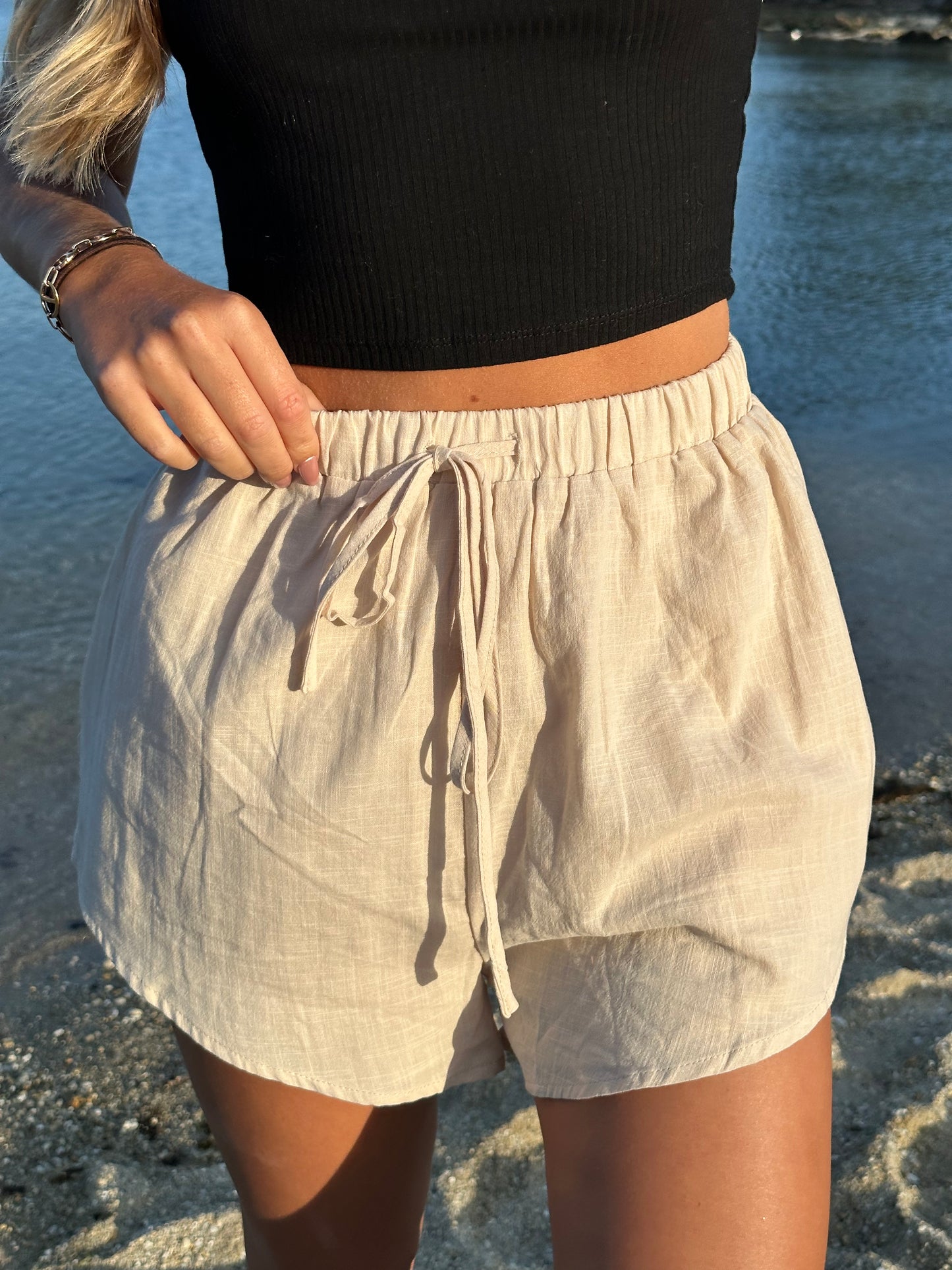 Short beige